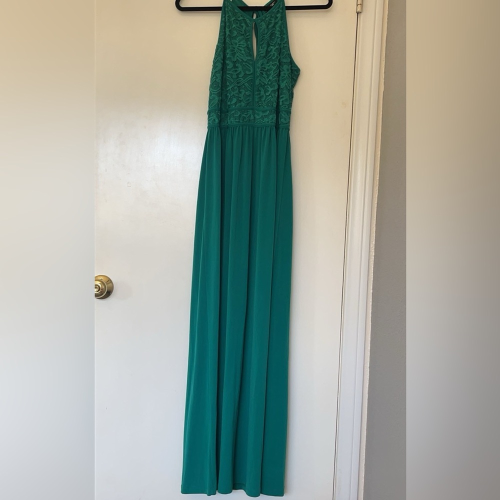 Morgan & co - Emerald green maxi dress
Shimmer bust design & tie back